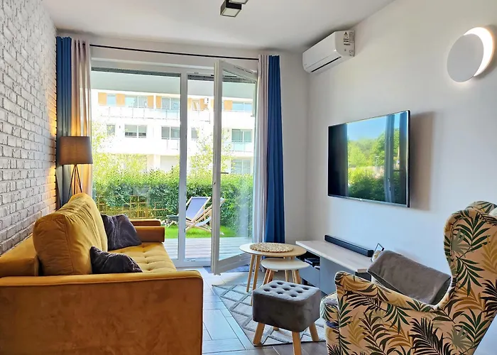 Sand&blue Z Basenem *